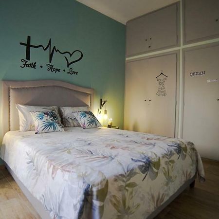 D16-Cosy Downtown Apartment アテネ エクステリア 写真