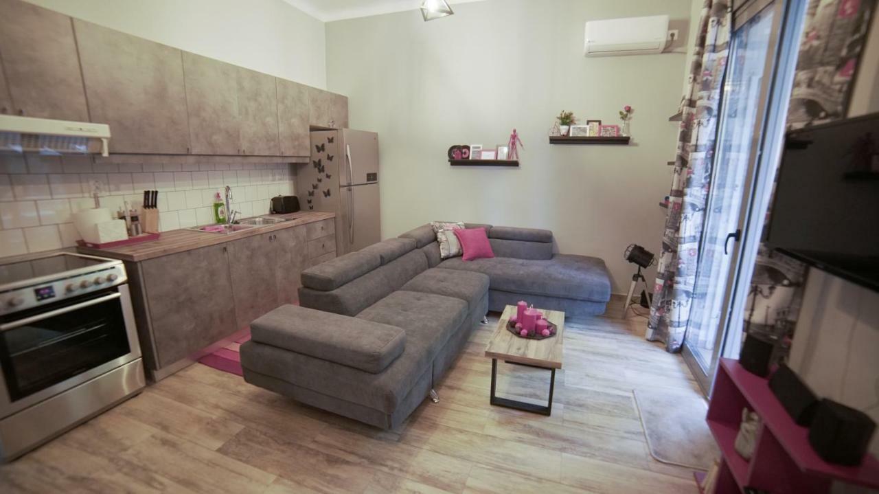 D16-Cosy Downtown Apartment アテネ エクステリア 写真