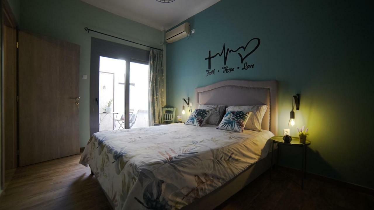 D16-Cosy Downtown Apartment アテネ エクステリア 写真