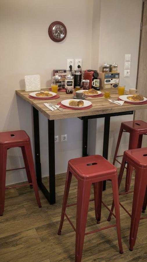 D16-Cosy Downtown Apartment アテネ エクステリア 写真