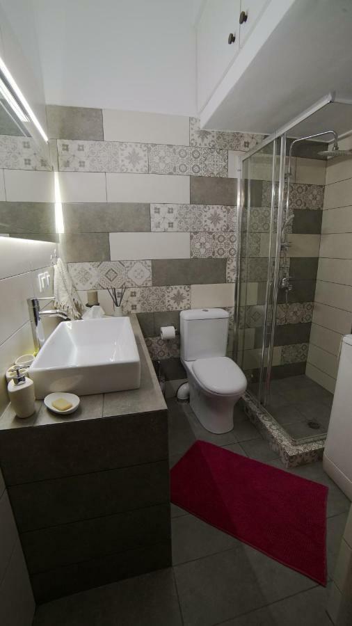 D16-Cosy Downtown Apartment アテネ エクステリア 写真