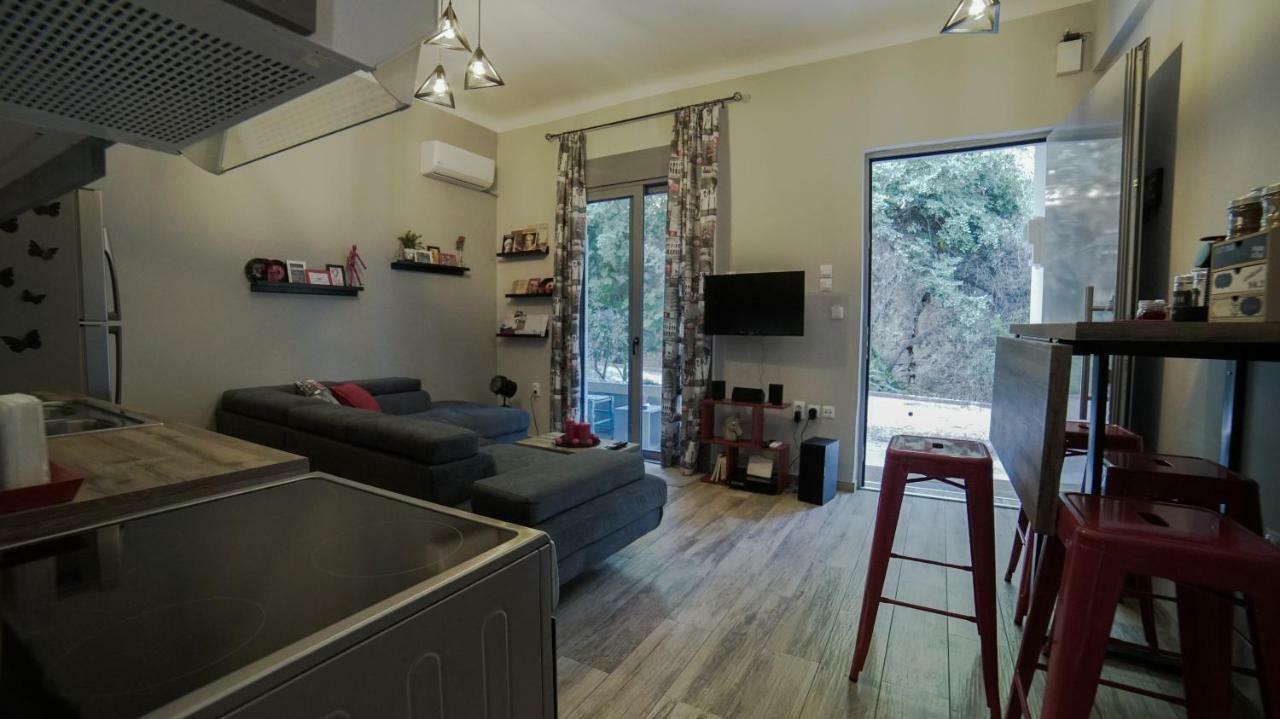D16-Cosy Downtown Apartment アテネ エクステリア 写真
