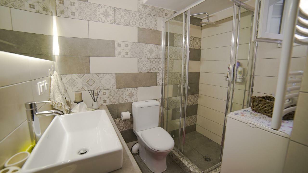 D16-Cosy Downtown Apartment アテネ エクステリア 写真